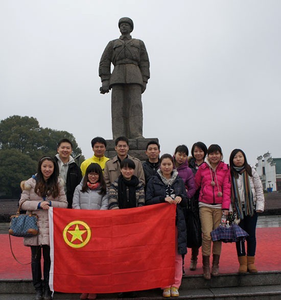“学雷锋，献爱心”——中国共产主义青年团乐鱼手机网页版登录入口-乐鱼（中国）集团股份有限公司委员会开展慰问贫困学生助学活动