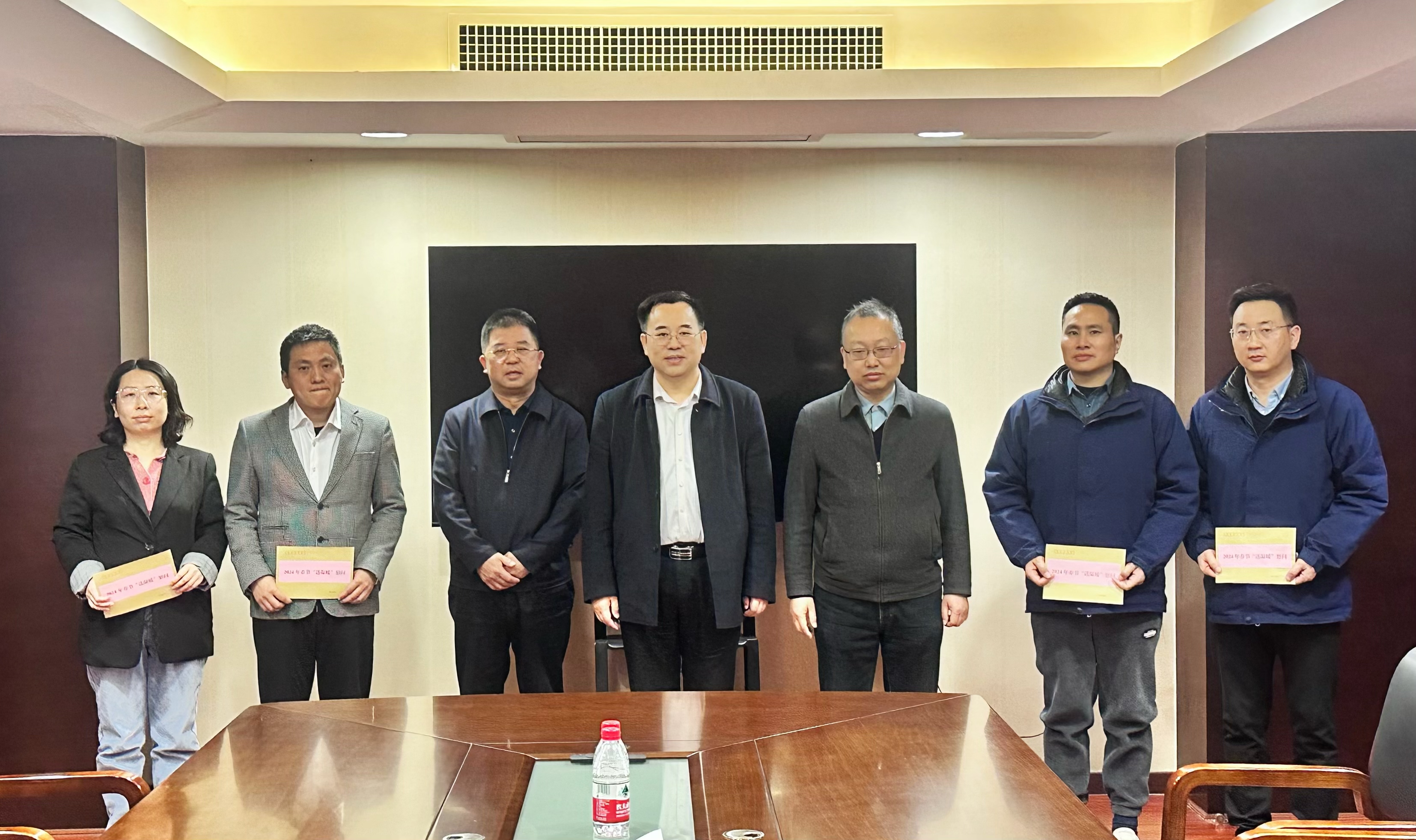 寒冬送温暖，关爱暖人心——乐鱼手机网页版登录入口-乐鱼（中国）开展2024年春节“送温暖”走访慰问活动