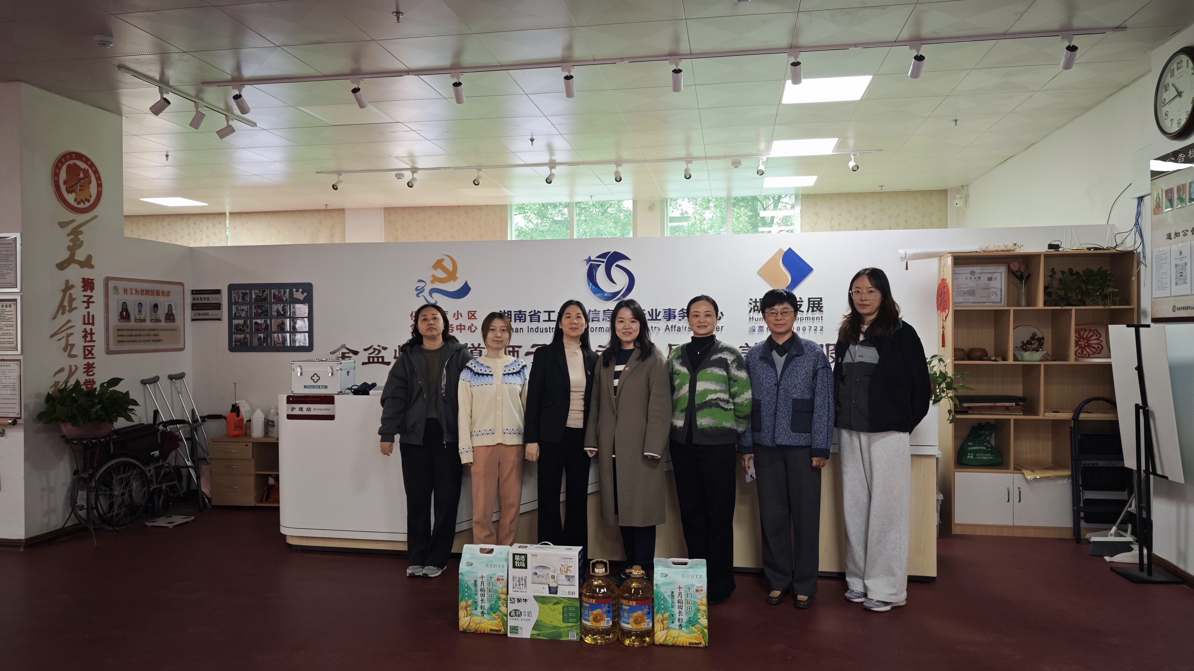 乐鱼手机网页版登录入口-乐鱼（中国）证券事务与资金财务党支部开展“关爱独居老人”志愿服务活动