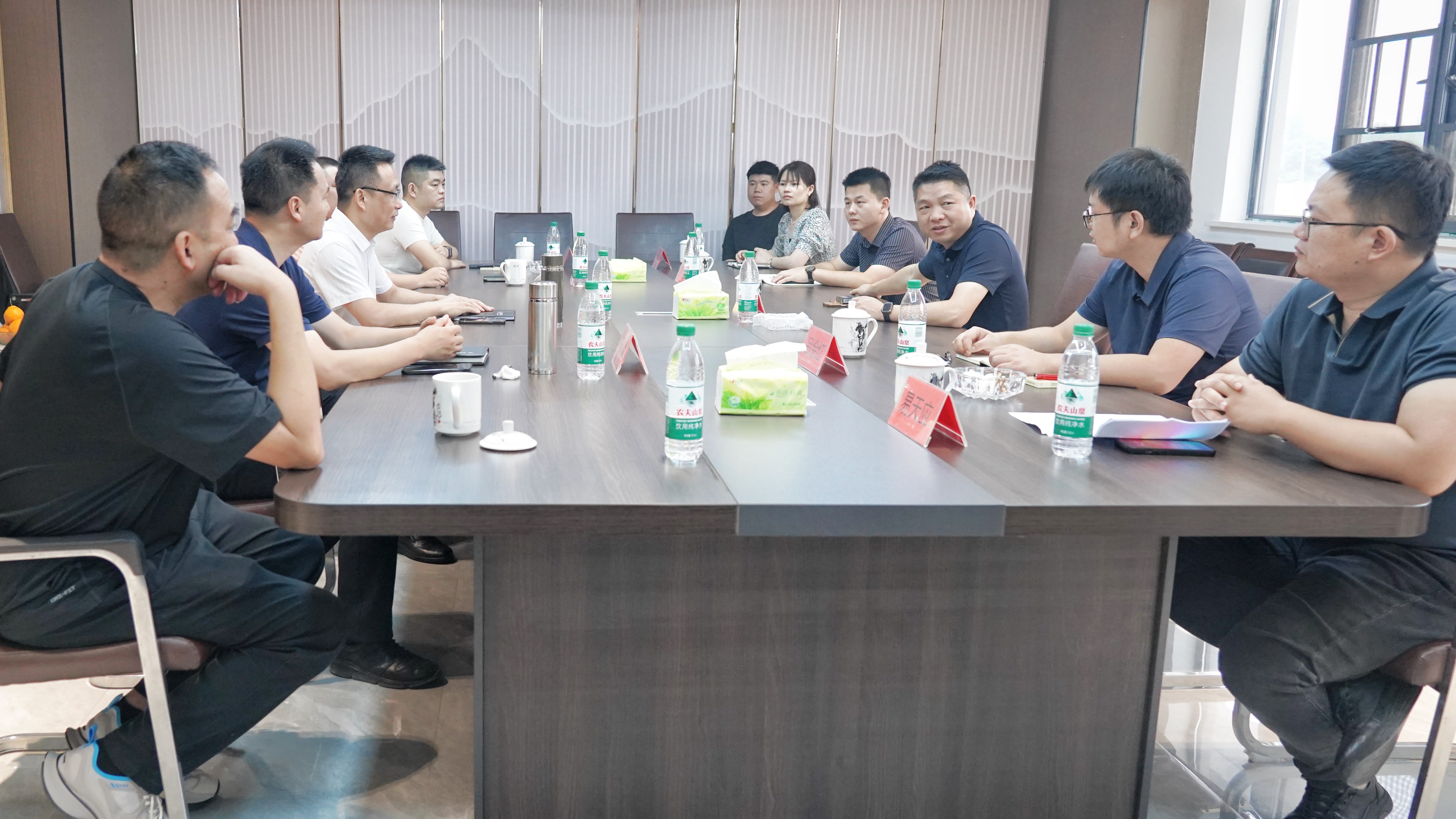 湖南港发集团赴乐鱼手机网页版登录入口-乐鱼（中国）益沅公司开展合作交流